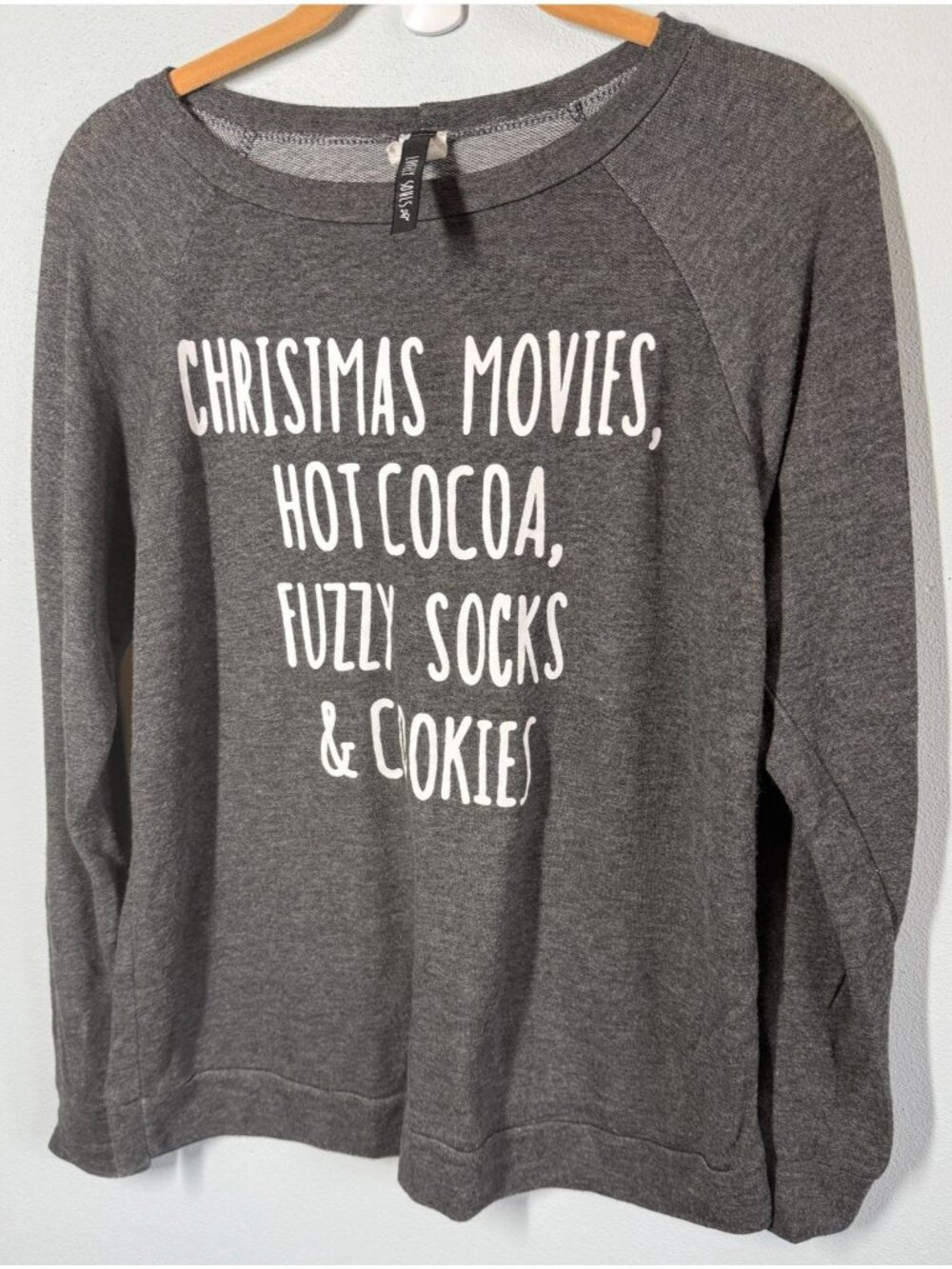 Lovely Souls Gray Christmas Graphic Sweatshirt Medium Relaxed Lightweight Festiv
